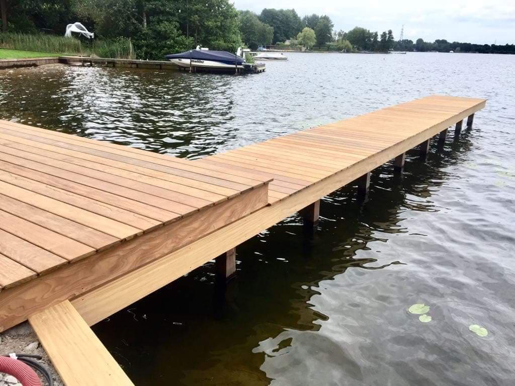 Jetty at lake Mol (BE) Terraces Ipé