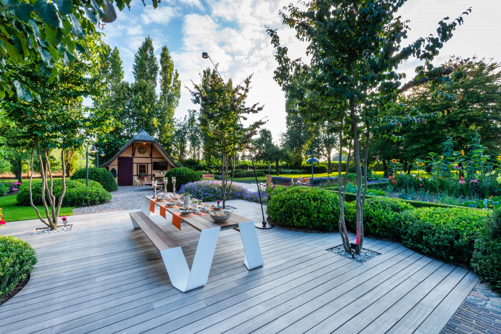 Largeurs de changement jardin d'exposition Oevel (BE) Terrasse en bois Padoek
