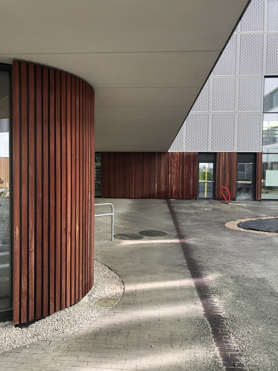 Hôpital universitaire d'Anvers (BE) Revêtement de mur en bois Padoek