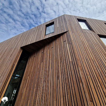 Maison Ronald Mc Donald - Amsterdam (NL) Revêtement de mur en bois Afrormosia 7