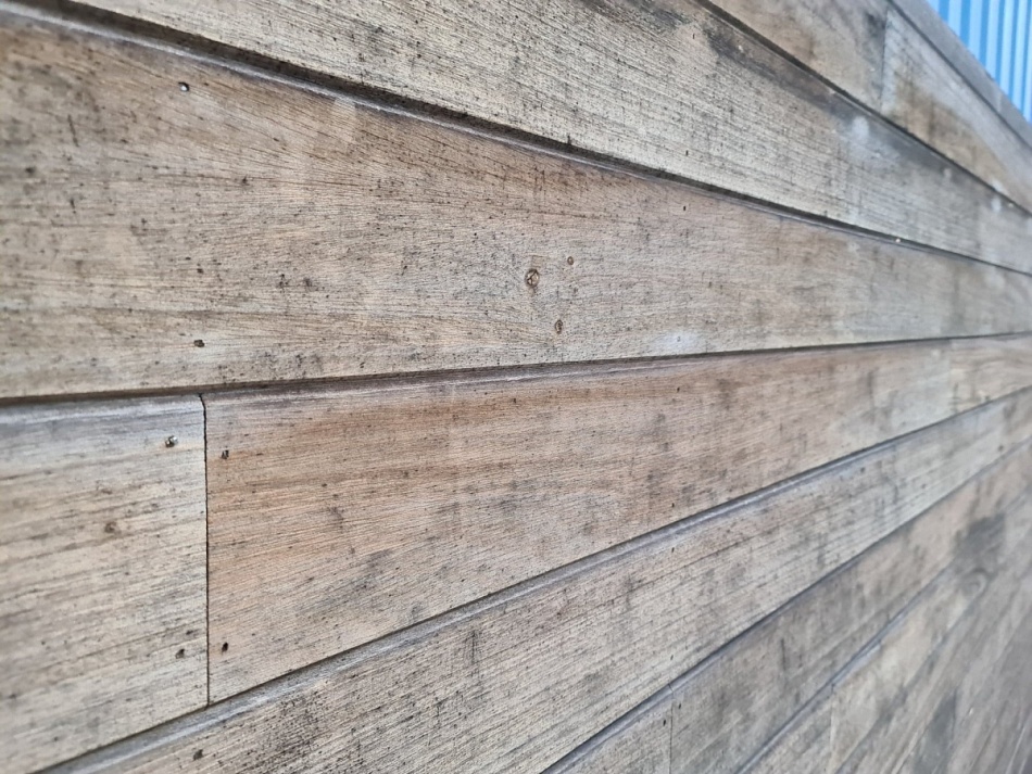 Thermisch gemodificeerd hout heeft veel voordelen, maar ook nadelen.